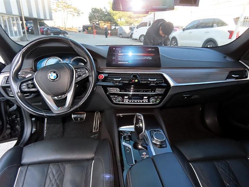 2017 BMW 5 Series 520d M Sport Package Plus photo 7