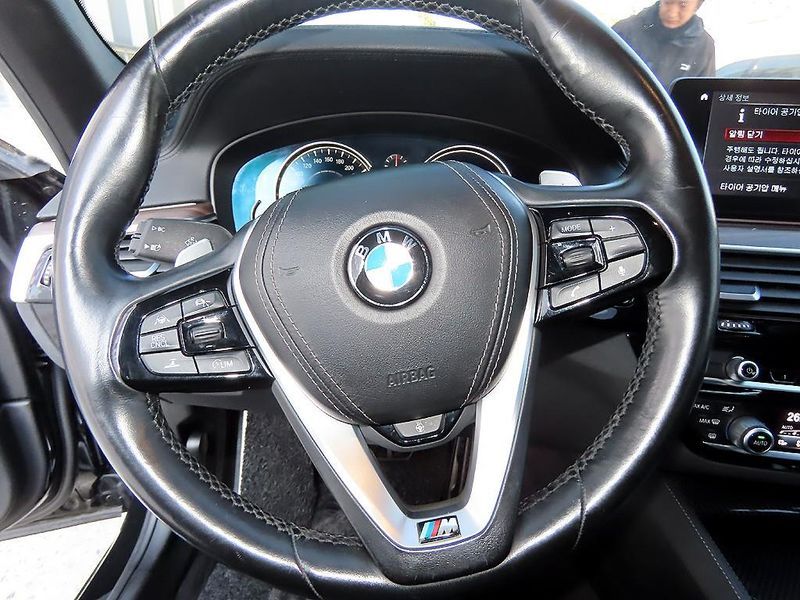 2017 BMW 5 Series 520d M Sport Package Plus photo 8