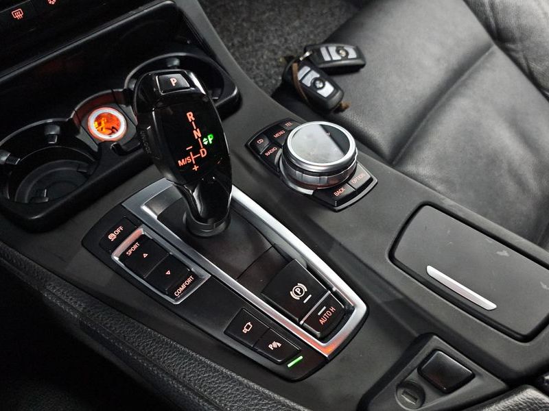 2012 BMW 5 Series 528i photo 9