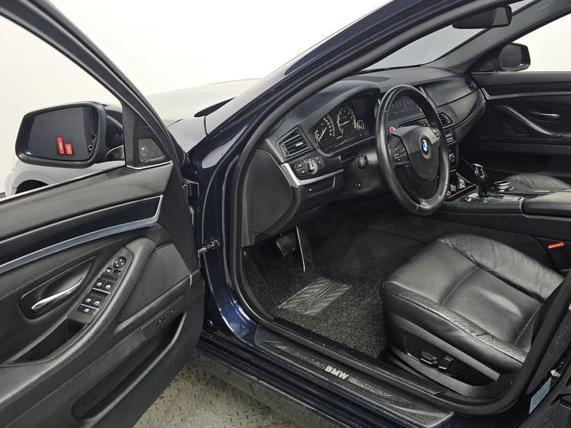 2012 BMW 5 Series 528i photo 10