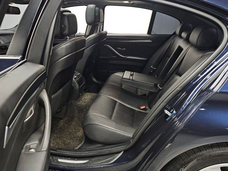 2012 BMW 5 Series 528i photo 11