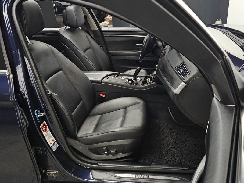 2012 BMW 5 Series 528i photo 12