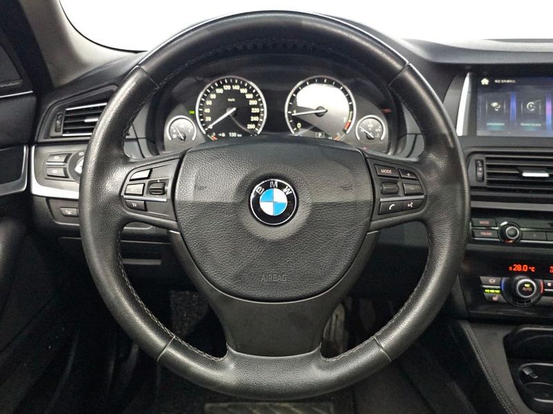 2012 BMW 5 Series 528i photo 16