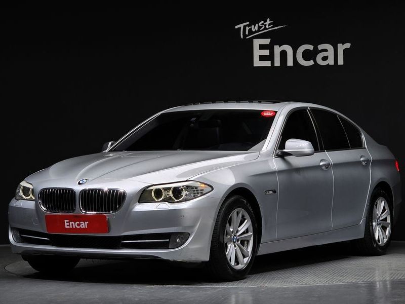 2013 BMW 5 Series 520d photo 1
