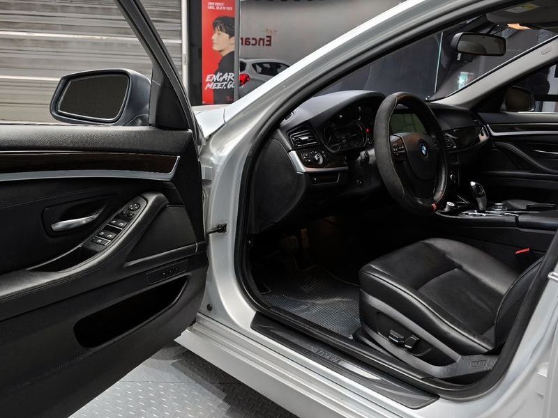 2013 BMW 5 Series 520d photo 10