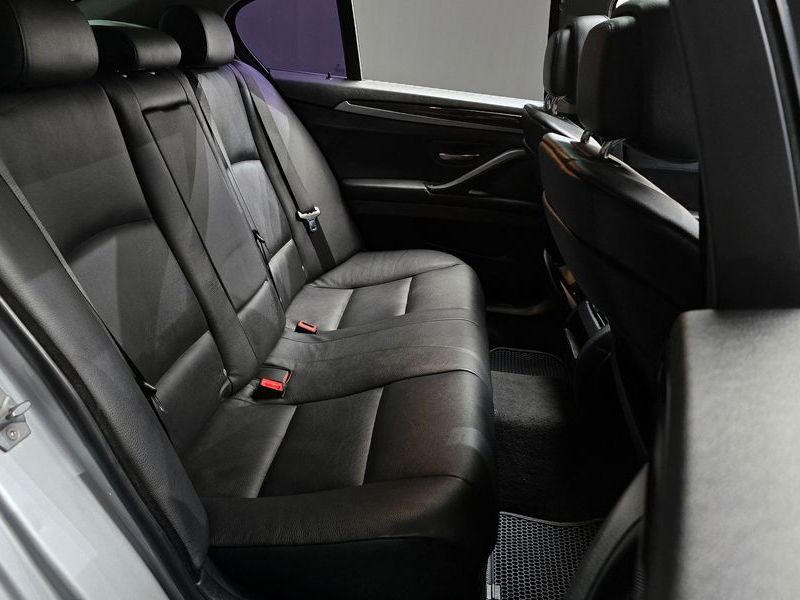 2013 BMW 5 Series 520d photo 11