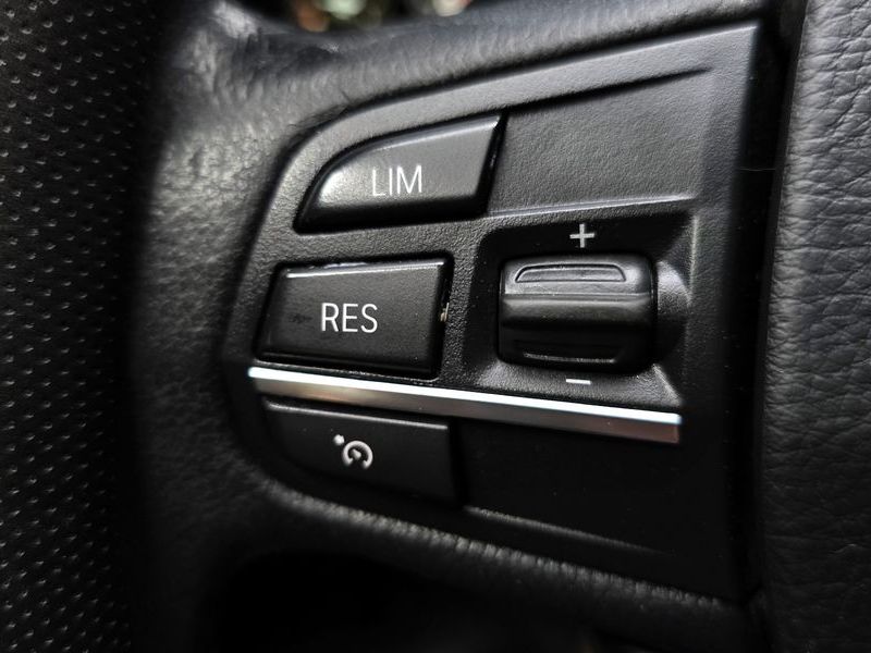 2013 BMW 5 Series 520d photo 18