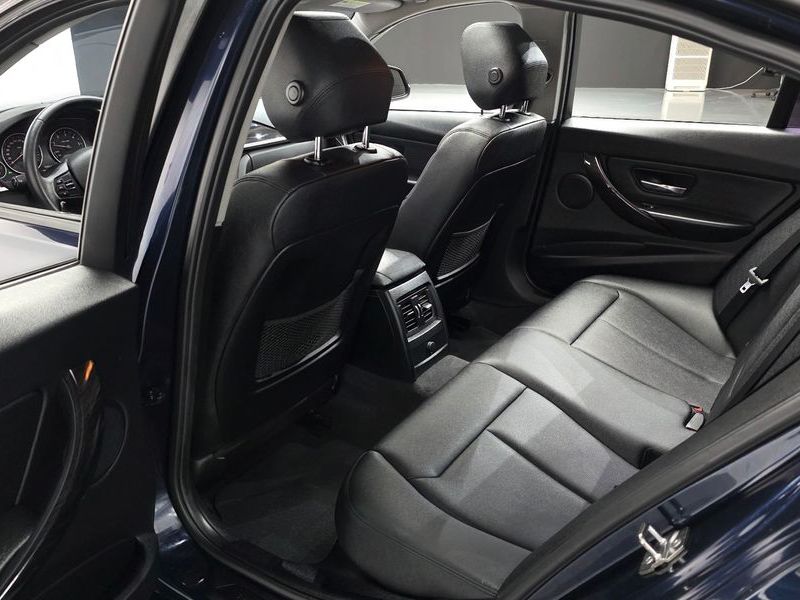 2015 BMW 3 Series 320d photo 12