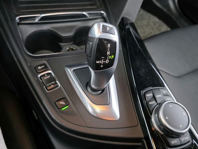2016 BMW 3 Series 320d photo 9