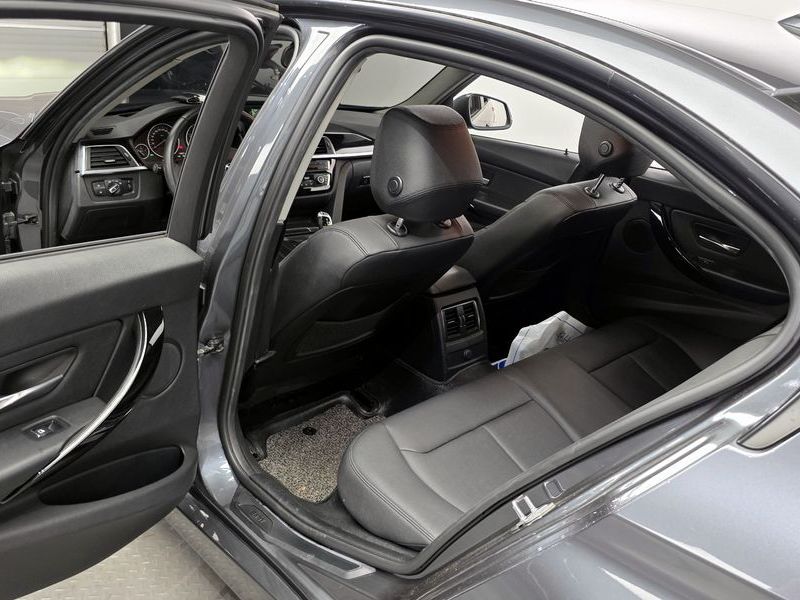 2016 BMW 3 Series 320d photo 11
