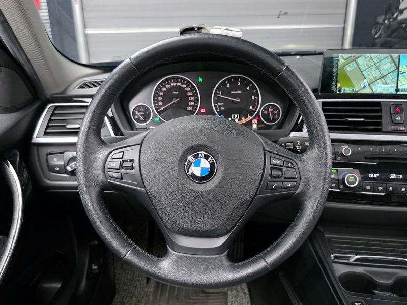 2016 BMW 3 Series 320d photo 12
