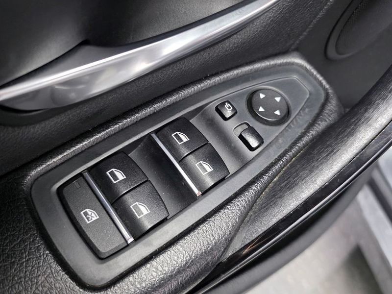 2016 BMW 3 Series 320d photo 13
