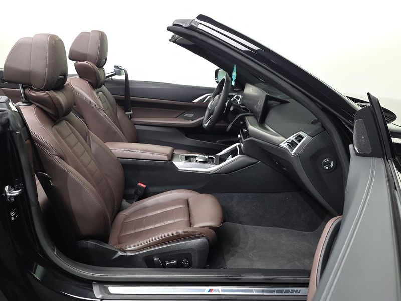 2025 BMW 4 Series 420i M Sport Convertible photo 11