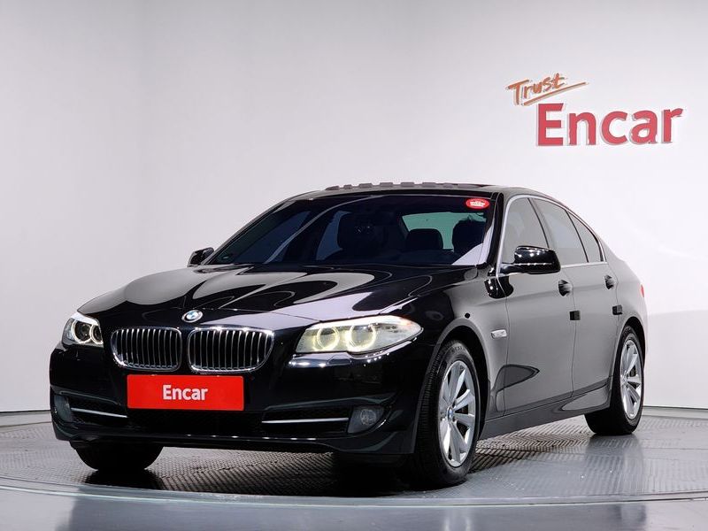 2013 BMW 5 Series 520d photo 1