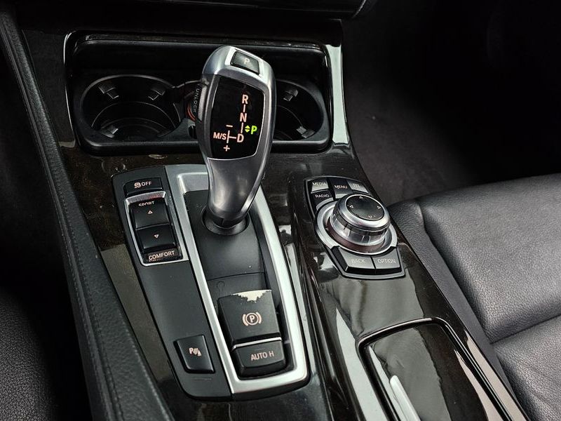 2013 BMW 5 Series 520d photo 9