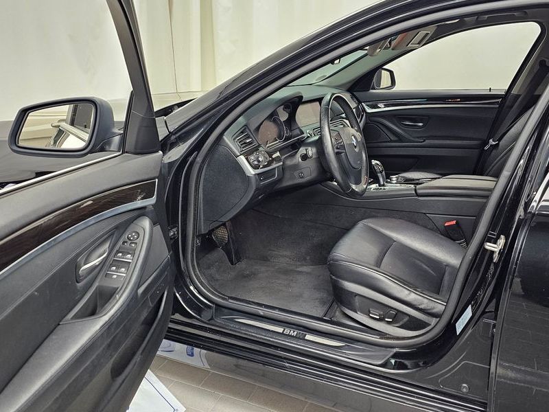 2013 BMW 5 Series 520d photo 10