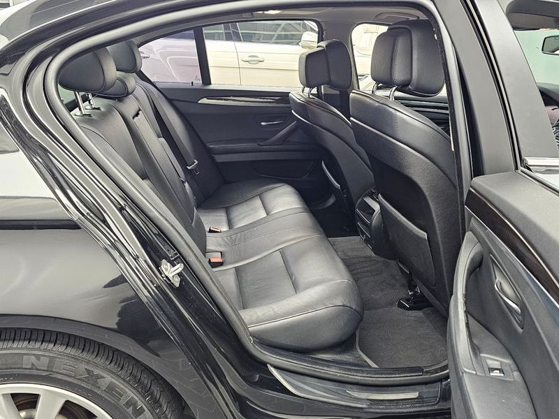 2013 BMW 5 Series 520d photo 12