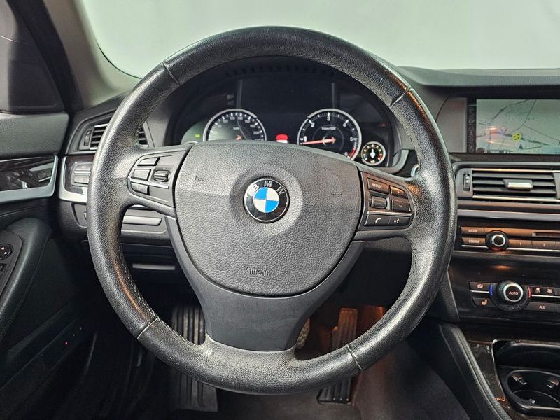 2013 BMW 5 Series 520d photo 13