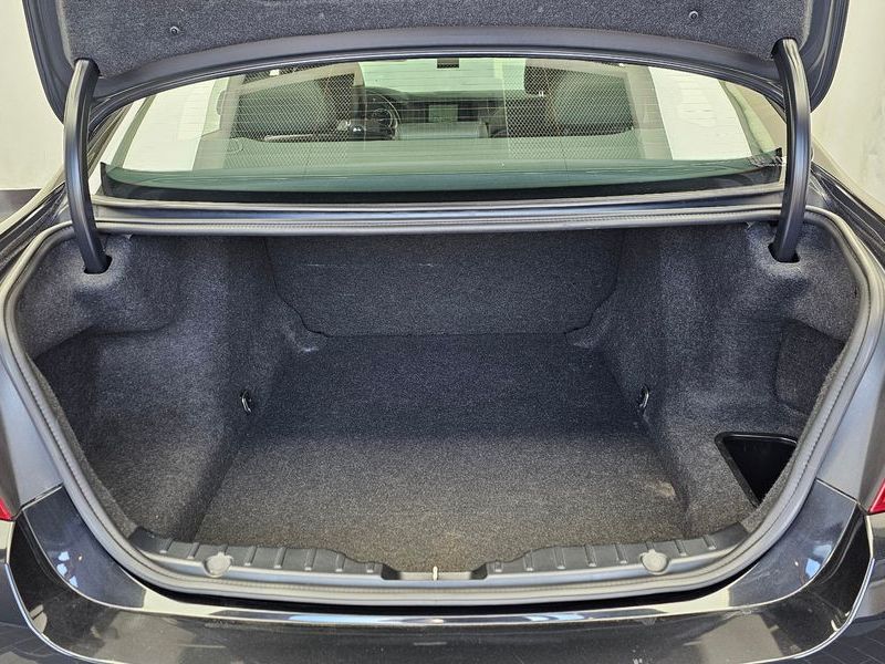 2013 BMW 5 Series 520d photo 20