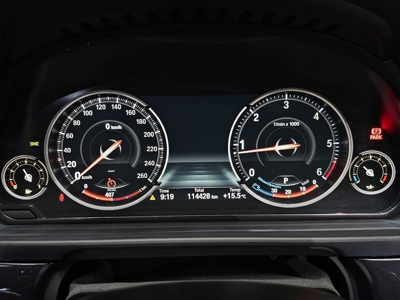 2015 BMW 5 Series 520d xDrive photo 8