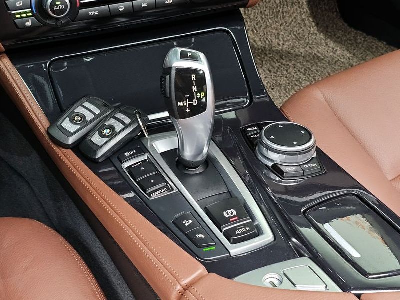 2015 BMW 5 Series 520d xDrive photo 9
