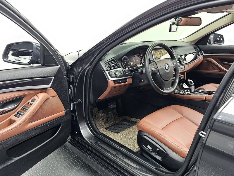 2015 BMW 5 Series 520d xDrive photo 10