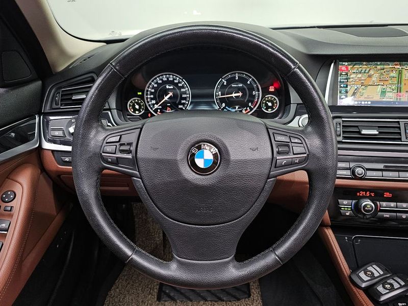 2015 BMW 5 Series 520d xDrive photo 12