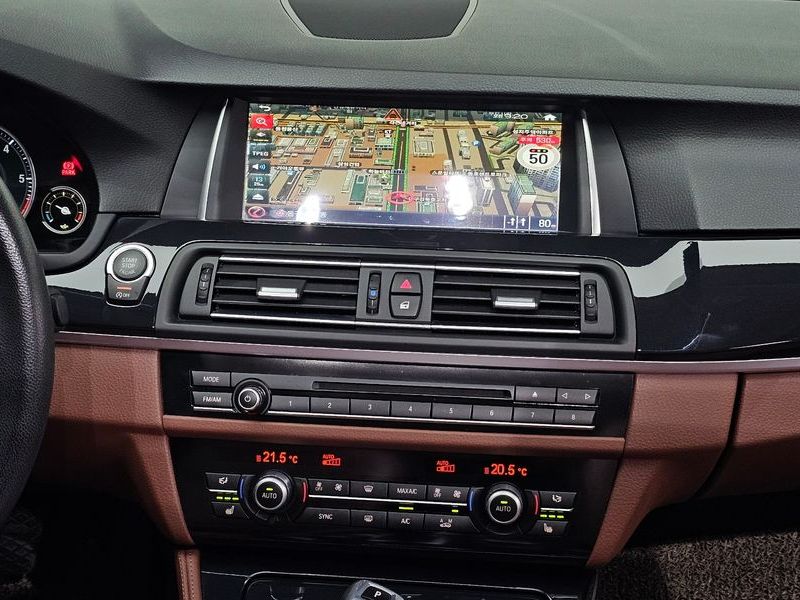 2015 BMW 5 Series 520d xDrive photo 13