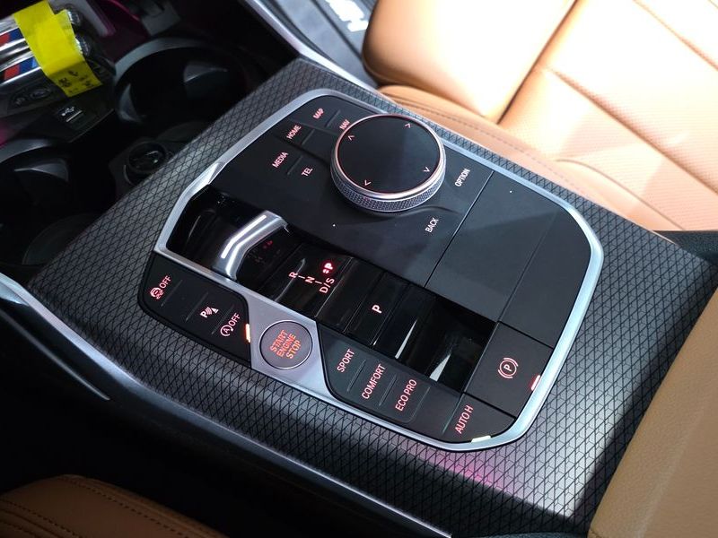 2023 BMW 3 Series 320i M Sport photo 9