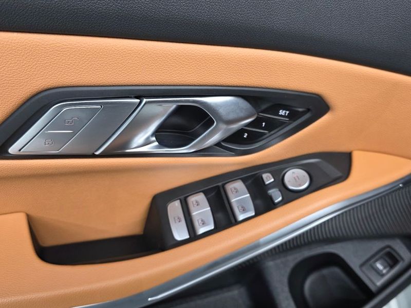 2023 BMW 3 Series 320i M Sport photo 28