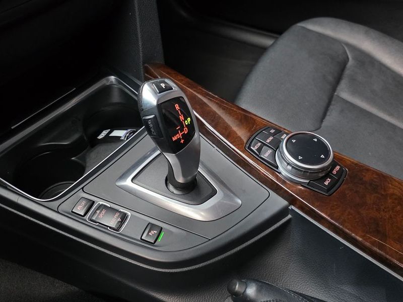 2014 BMW 3 Series 320d xDrive photo 9
