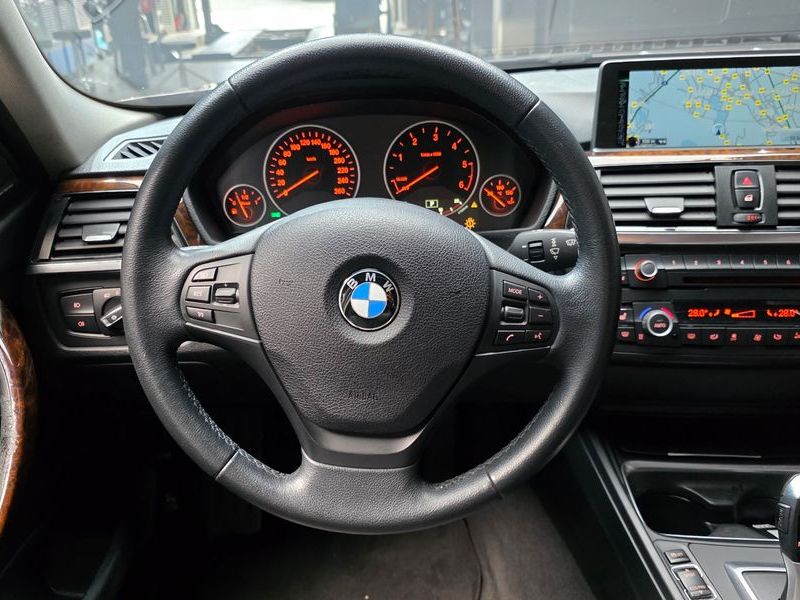 2014 BMW 3 Series 320d xDrive photo 13