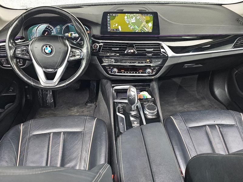 2018 BMW 5 Series 520i Luxury photo 7