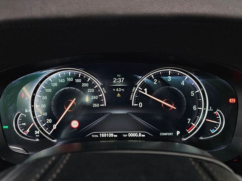 2018 BMW 5 Series 520i Luxury photo 8