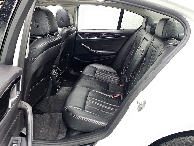 2018 BMW 5 Series 520i Luxury photo 12