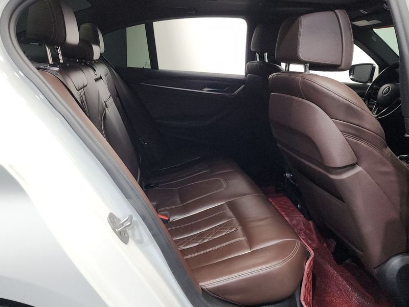 2017 BMW 5 Series 530i M Sport Package Plus photo 11