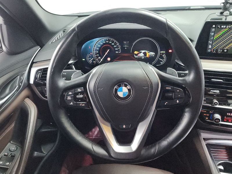 2017 BMW 5 Series 530i M Sport Package Plus photo 13
