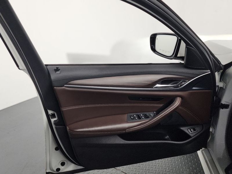 2017 BMW 5 Series 530i M Sport Package Plus photo 24