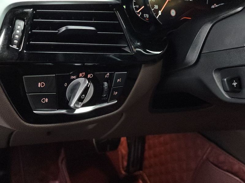 2017 BMW 5 Series 530i M Sport Package Plus photo 29