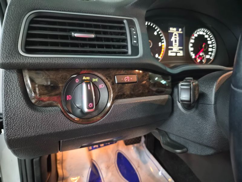 2015 Volkswagen Passat 2.0 TDI B7 photo 9