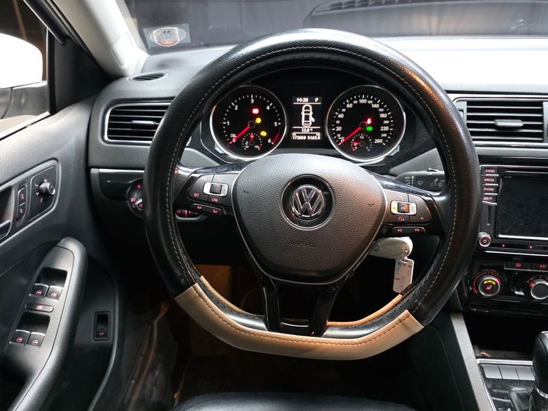 2016 Volkswagen Jetta 2.0 TDI BlueMotion 6th photo 13