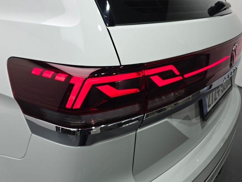 2025 Volkswagen 아틀라스 2.0 TSI R-LINE 6-Seater photo 23