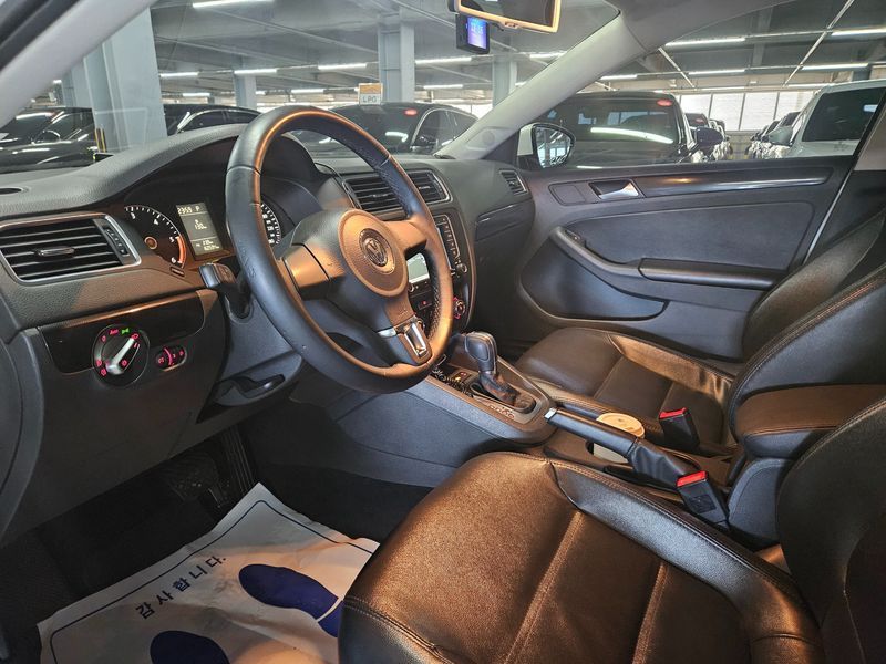 2014 Volkswagen Jetta 2.0 TDI BlueMotion 6th photo 9