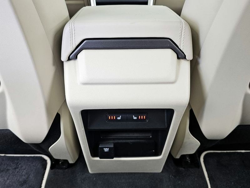 2016 Land Rover Discovery Sport 2.0 TD4 HSE Luxury photo 18
