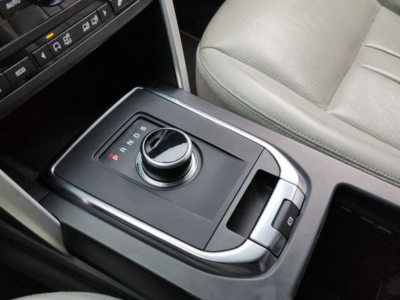 2019 Land Rover Discovery Sport 2.0 TD4 SE (150PS) photo 9