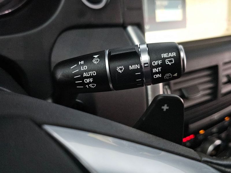 2018 Land Rover Discovery Sport 2.0 TD4 SE (150PS) photo 18
