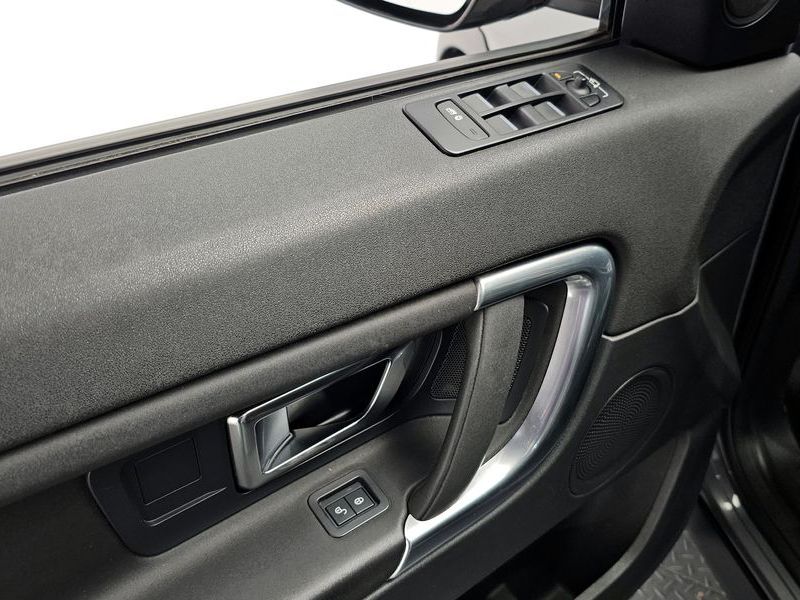 2016 Land Rover Discovery Sport 2.0 TD4 SE photo 18