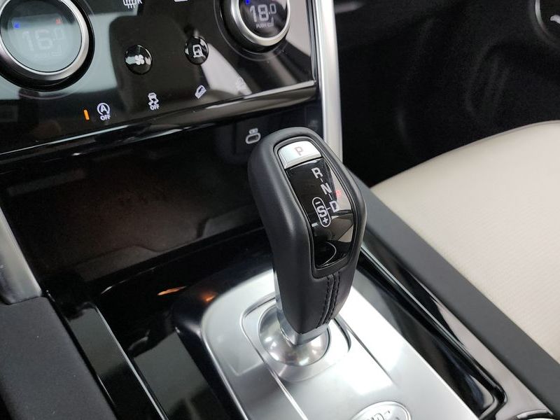 2021 Land Rover Discovery Sport P250 SE photo 9