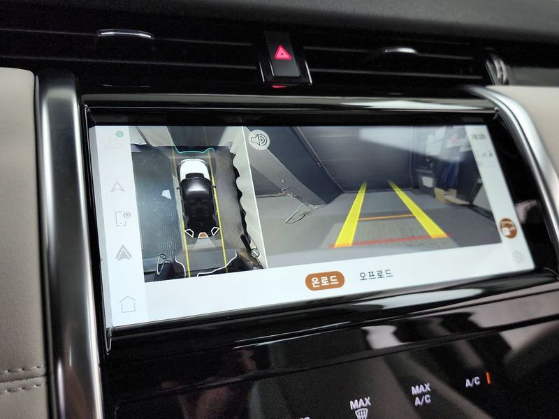 2021 Land Rover Discovery Sport P250 SE photo 15