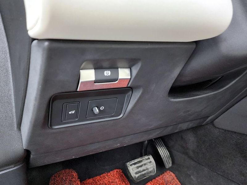 2021 Land Rover Discovery Sport P250 SE photo 16